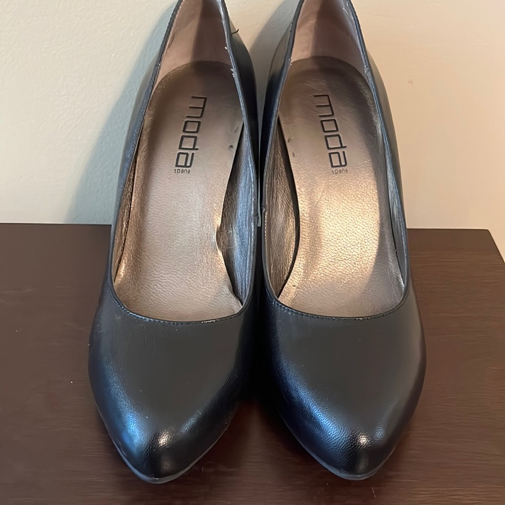 Moda Spana Black Leather Pumps Size 9